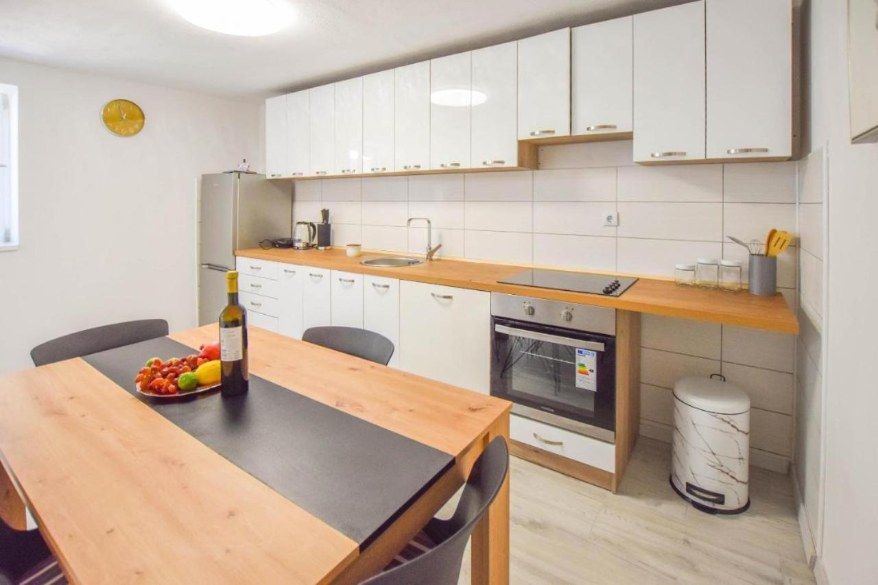Suite Apartment Toni Poljana  Εξωτερικό φωτογραφία